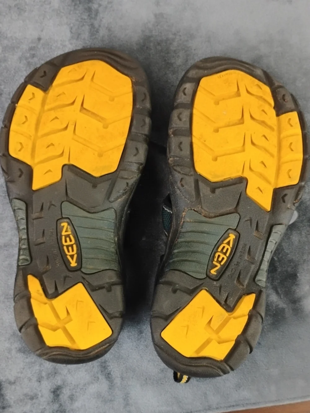 KEEN Newport H2 Waterproof Hiking Sandals Navy Yellow Big Kids Size 5Y